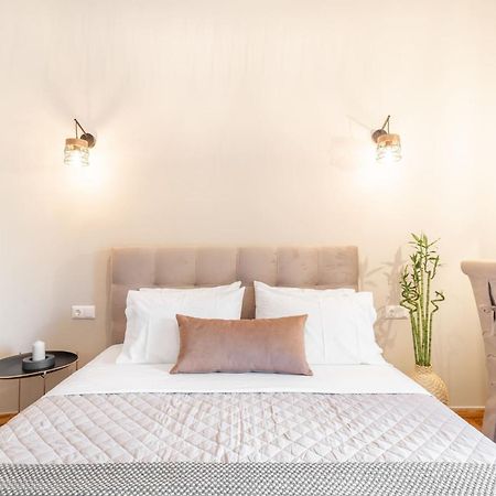Deluxe 3-Bdrm Urban-Industrial Apt At Acropolis Atény Exteriér fotografie