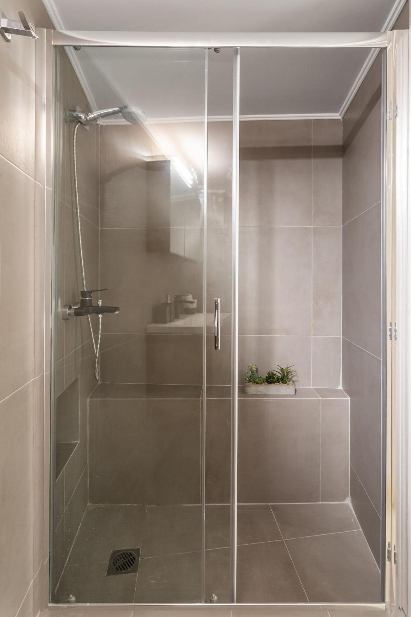 Deluxe 3-Bdrm Urban-Industrial Apt At Acropolis Atény Exteriér fotografie