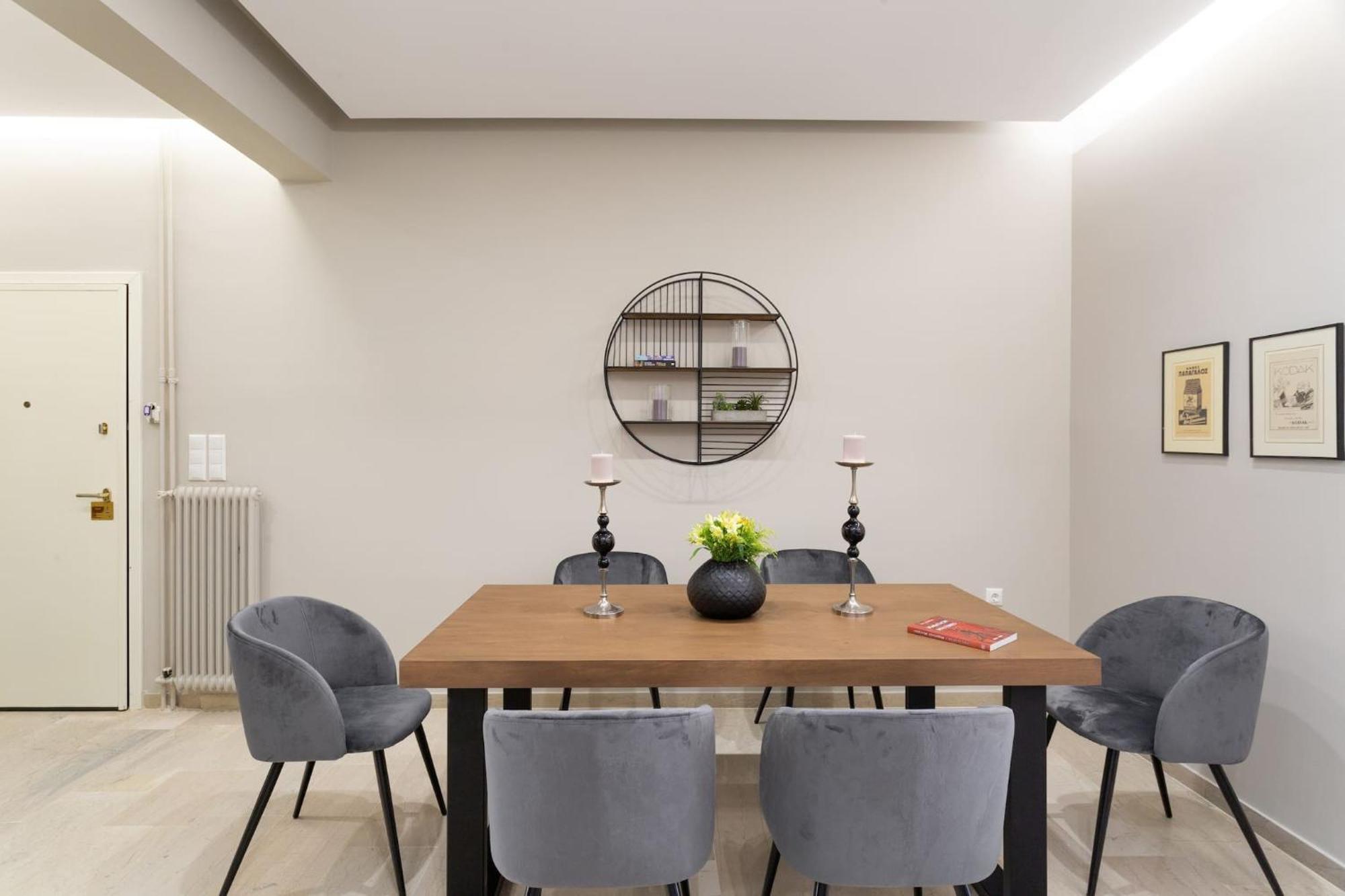 Deluxe 3-Bdrm Urban-Industrial Apt At Acropolis Atény Exteriér fotografie
