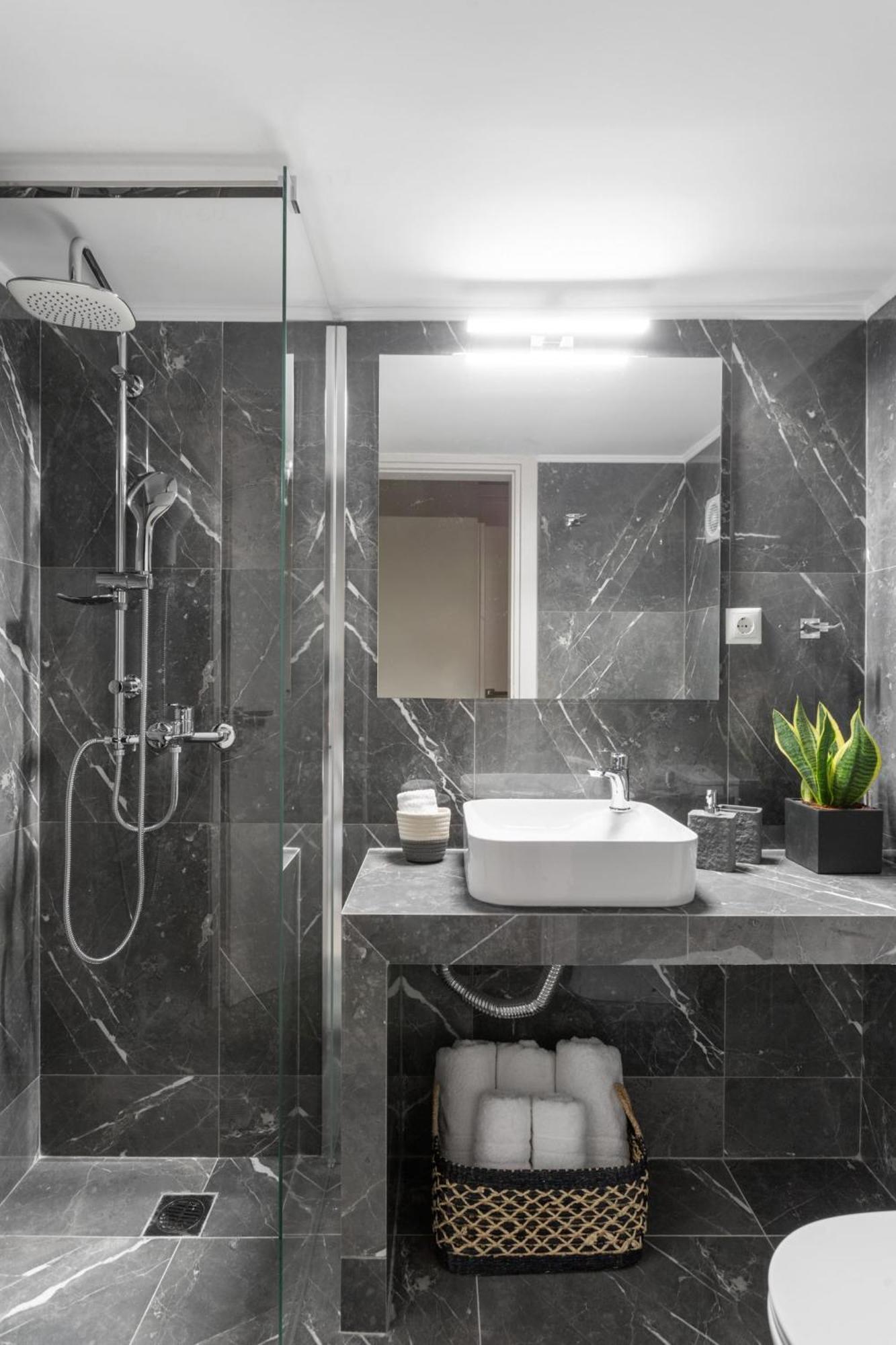 Deluxe 3-Bdrm Urban-Industrial Apt At Acropolis Atény Exteriér fotografie