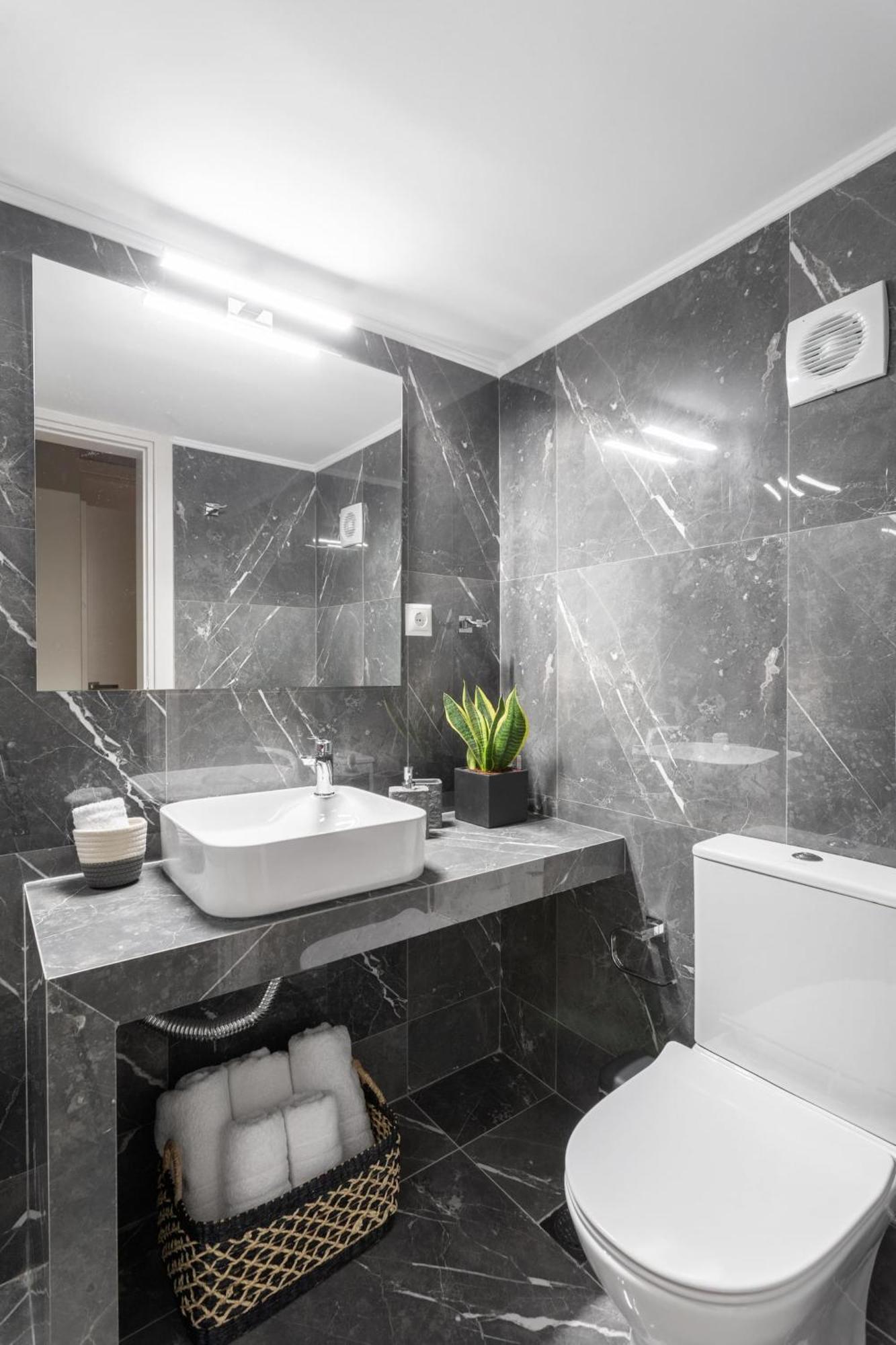 Deluxe 3-Bdrm Urban-Industrial Apt At Acropolis Atény Exteriér fotografie